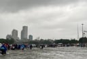 Hà Nội phát lệnh báo động lũ khẩn cấp: 30 điểm nội thành ngập sâu