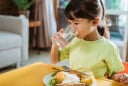 6 thói quen âm thầm hủy hoại não bộ trẻ em: Bác sĩ cảnh báo thói quen thứ 2 nguy hiểm nhất