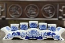 Tại sao người xưa dặn nước cúng đặt trên bàn thờ là nước lã? Những lưu ý khi dâng nước cúng không phạm kỵ