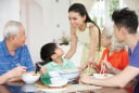 Nhiều bệnh tật bắt nguồn từ bữa tối: Bác sĩ cảnh báo 4 thói quen ăn tối cực hại sức khỏe