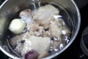 Hầm canh xương bỏ nước lạnh là dại: Làm theo cách này nước trong veo, ngọt lịm