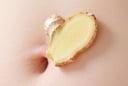 Đắp gừng lên rốn trước khi đi ngủ, cơ thể nhận được 4 lợi ích tuyệt vời