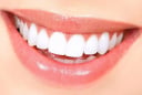 Mẹo “tự chế” giúp răng trắng sáng tự nhiên