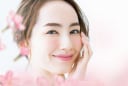 3 thói quen buổi sáng đơn giản nhưng có thể giúp bạn duy trì vẻ tươi trẻ theo thời gian