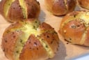 Cách làm bánh mì nướng bơ tỏi phô mai, béo mặn ngọt thơm ngon