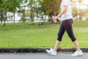 Đi bộ vào buổi sáng và đi bộ vào buổi tối, cái nào tốt hơn?