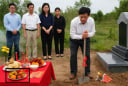 Ra mộ mang tứ quả thắp hương, nhà sẽ không gặp tai ương, 'tứ quả' là quả nào?