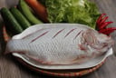 Ngâm cá vào nước vo gạo khử sạch mùi tanh, cá chắc ngọt thịt hơn hẳn
