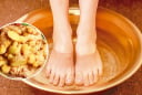 Ngâm chân bằng nước gừng ấm trước khi ngủ có 4 lợi ích tuyệt vời, tốt cho cả nam và nữ