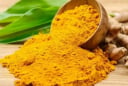 Ăn nghệ hay uống tinh bột nghệ tốt hơn? Bác sĩ giải đáp cách dùng chuẩn để nhận trọn lợi ích!