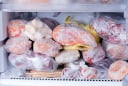 Nhiều người mắc K đại tràng, bác sĩ khuyên chớ dại ăn 3 món này khi để lâu trong tủ lạnh