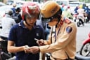 Cảnh báo: Người đi xe máy thiếu giấy tờ bắt buộc này có thể bị phạt tới 8 triệu đồng