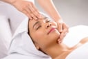 Hướng dẫn massage da mặt giúp tăng đàn hồi và làm mờ nếp nhăn tự nhiên