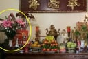 Vì sao người giàu luôn đặt bình hoa bên trái bàn thờ khi thắp hương?