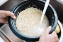Một bước nhỏ khi nấu cơm giúp kiểm soát đường huyết và mỡ máu hiệu quả