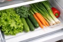 90% người dùng tủ lạnh không biết mẹo nhỏ này: Chỉ cần đặt một tờ giấy vào tủ lạnh, rau củ tươi hơn hẳn