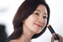 Bí quyết giữ nhan sắc tuổi 59 của Kim Hee Ae: Đơn giản nhưng bền vững