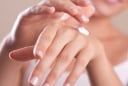 5 bước chăm sóc da tay giúp mềm mịn, giảm khô ráp hiệu quả mỗi ngày