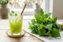 Uống nước rau diếp cá để “detox” đại tràng: Lợi hay chỉ là hiểu lầm?