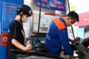 Giá xăng dầu giảm đồng loạt từ 15h30 hôm nay: Mức giảm cụ thể bao nhiêu?