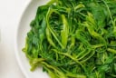 Cách luộc rau muống xanh giòn, không thâm đen cực đơn giản tại nhà