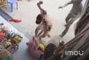 Hé lộ bất ngờ vụ người đàn ông không mặc gì xông vào tiệm tạp hóa hành hung cô giáo
