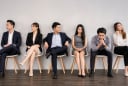 Dáng ngồi tiết lộ gì về con người? 4 tư thế quen thuộc nói lên tính cách ít ai để ý