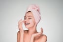 Rửa mặt mùa hè tưởng đơn giản nhưng dễ sai: 5 thói quen khiến da nhanh lão hóa và nổi mụn