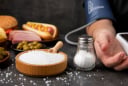 Thường xuyên ăn mặn, cơ thể sẽ có thay đổi thế nào?