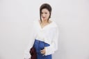 Kiểu áo đang được gái Hàn diện nhiều hè này: Mặc lên vừa mát mẻ vừa tôn xương quai xanh