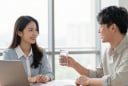 5 dấu hiệu cảnh báo vợ/chồng có thể đang ngoại tình công sở