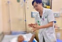 Bé trai 11 tuổi bị dao bầu cắm xuyên sọ khi đùa nghịch cùng anh