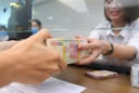 Gửi tiết kiệm mang tiền trực tiếp ra ngân hàng là dại: Làm cách này dù ít cũng hưởng lãi cao