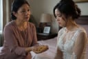 Mẹ chồng tặng tôi 5 cây vàng trong ngày cưới nhưng nghe câu bà nói vào sáng hôm sau, tôi sững người