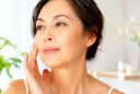 Từ tuổi 40: Phụ nữ chăm da mặt căng mịn mà quên 2 vùng này thì vẫn lộ tuổi tác