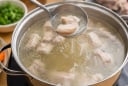 Có nên tận dụng nước luộc thịt để nấu canh? Nhà bạn dùng hay bỏ đi?