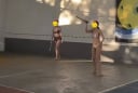 Xôn xao clip 2 cô gái mặc bikini chơi pickleball giữa trời nắng nóng, dân mạng tranh cãi dữ dội