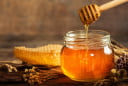 Vì sao mật ong có thể để nghìn năm mà không hỏng? Thực tế mật ong nên bảo quản thế nào?