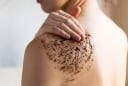 Bí quyết chăm sóc da body mùa hè với chi phí rẻ, chỉ 2 bước đơn giản giúp da mềm mịn hơn