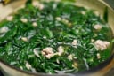 Tại sao nên vò rau ngót trước khi nấu?
