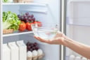 Vì sao nên để một bát giấm trắng vào tủ lạnh?