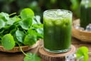 Cách làm nước rau má thanh nhiệt, mẹo hay để nước xanh mướt, không xỉn màu, để lâu không tách nước