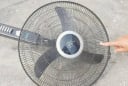 Mẹo làm sạch quạt trong 5 phút không cần tháo lắp: Bụi bẩn tự bong ra nhờ 1 chiếc túi nilon