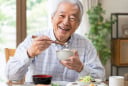 Những người sống thọ thường có kiểu ăn tối này