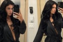 Bí quyết tạo mái tóc xoăn lơi chuẩn Kylie Jenner đang được yêu thích