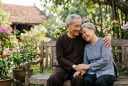 Về già nằm trên giường bệnh mới thấu: 3 người duy nhất thực sự không bao giờ rời bỏ bạn