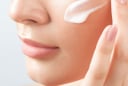 Kem chống nắng không chỉ để chống nắng: Cách tối giản chu trình dưỡng da được nhiều bác sĩ da liễu khuyến khích