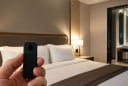 Mẹo phát hiện camera ẩn trong nhà nghỉ, khách sạn một cách dễ dàng: Nhớ ngay để an toàn