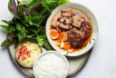 Cách ướp thịt, pha nước chấm bún chả Hà Nội chuẩn vị