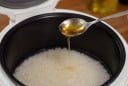  Vì sao nên cho 1 thìa dầu ăn vào nồi cơm?
